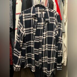 Banana Republic Women’s Boyfriend Fit Navy Blue and White Flannel Shirt Size L